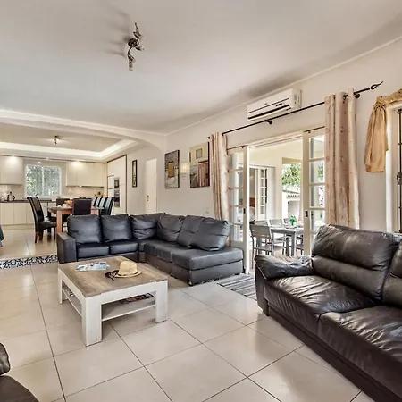 Vila Casa Amendoeiras *